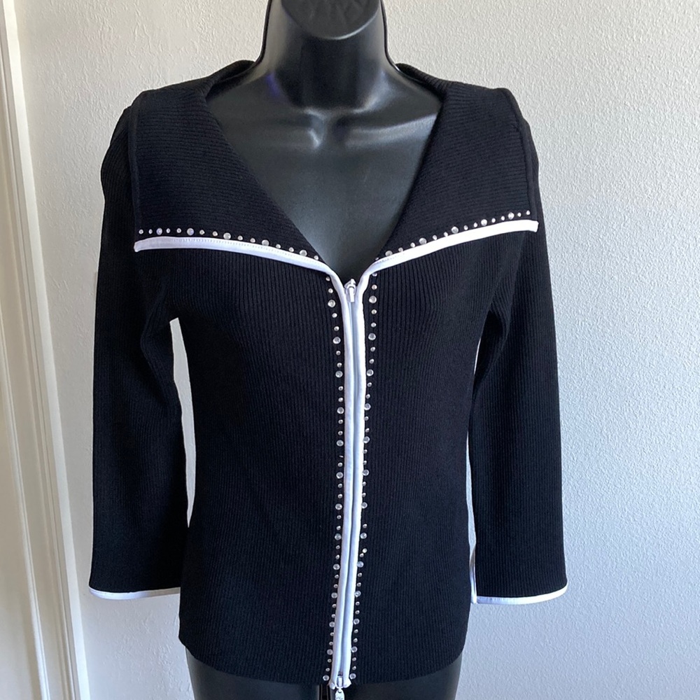 🚨NWT🚨 Camille La Vie Black White Trim Zip Up Sweater